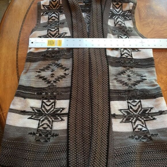 BCBG SLEEVELESS Cardigan Vest with Folding Lapel! - Picture 11 of 16